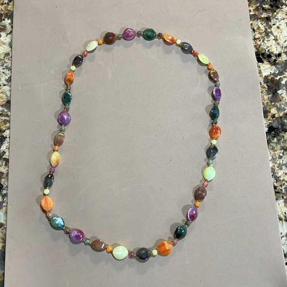 Vintage wooden beaded necklaces and plastic beaded necklace - Picture 3 of 7